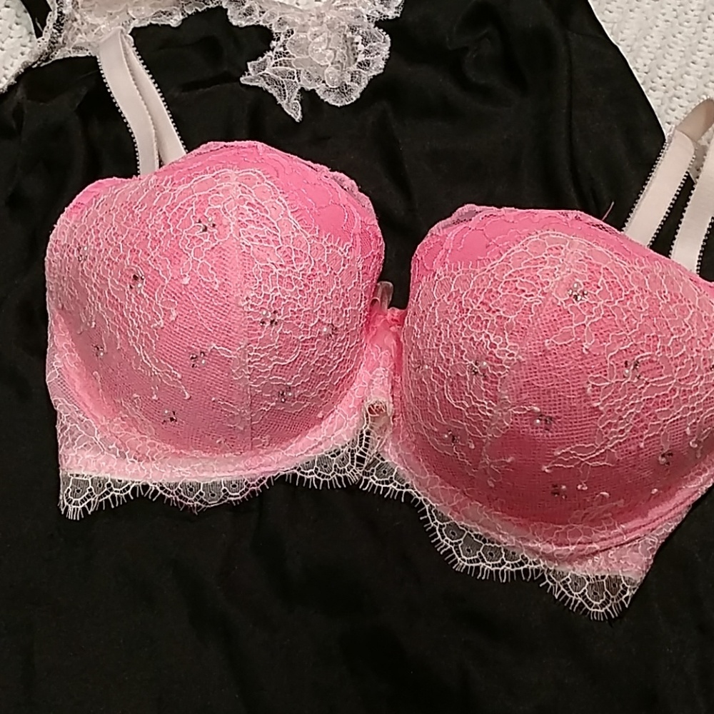 New Victoria' Secret Peach Lace Bejeweled Bra 32DD